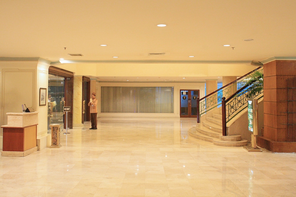 TUNJUNGAN HOTEL 6/73