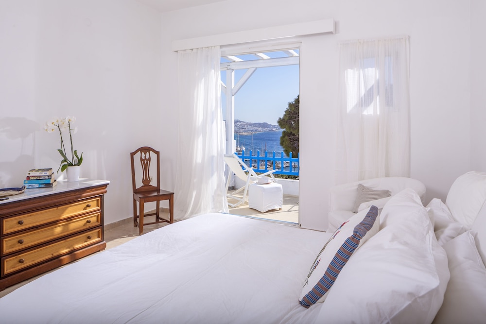 Rhenia Hotel and Bungalows 33/88