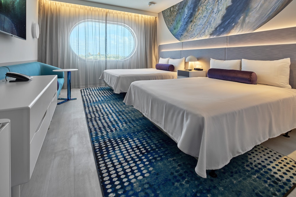 STANDARD, 2 QUEEN BEDS