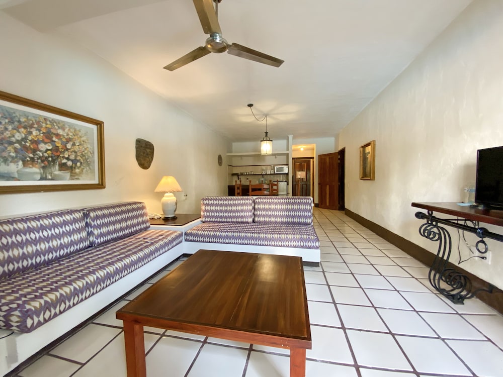 Puerto de Luna All Suites Hotel 43/63