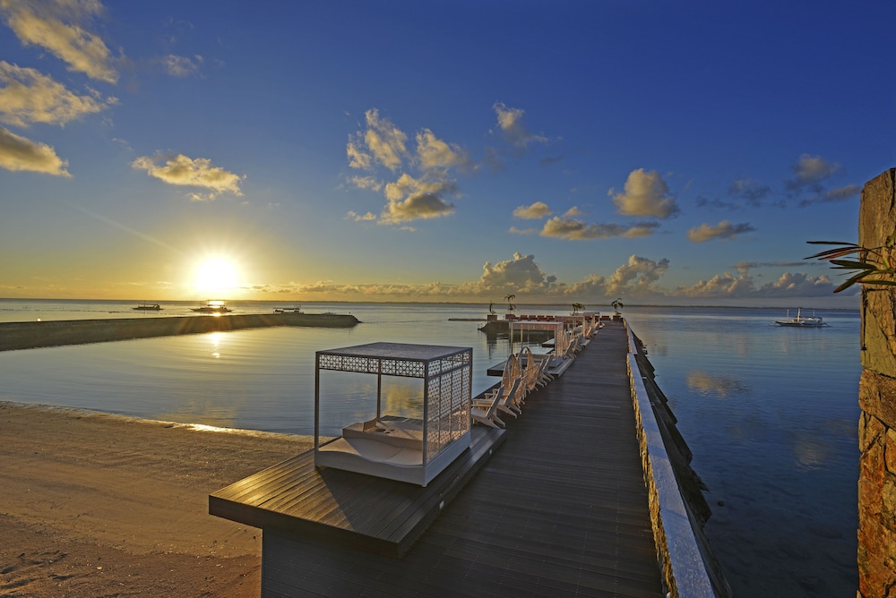 Costabella Tropical Beach Hotel in LAPU-LAPU