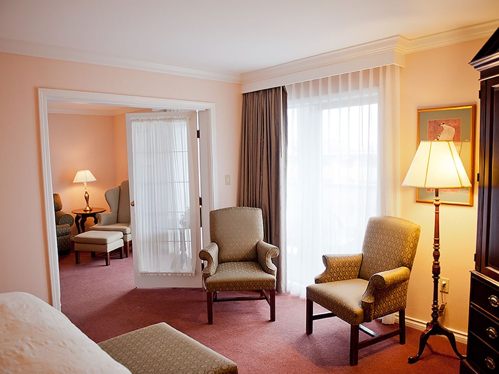 Grand Pacific Hotel 27/35