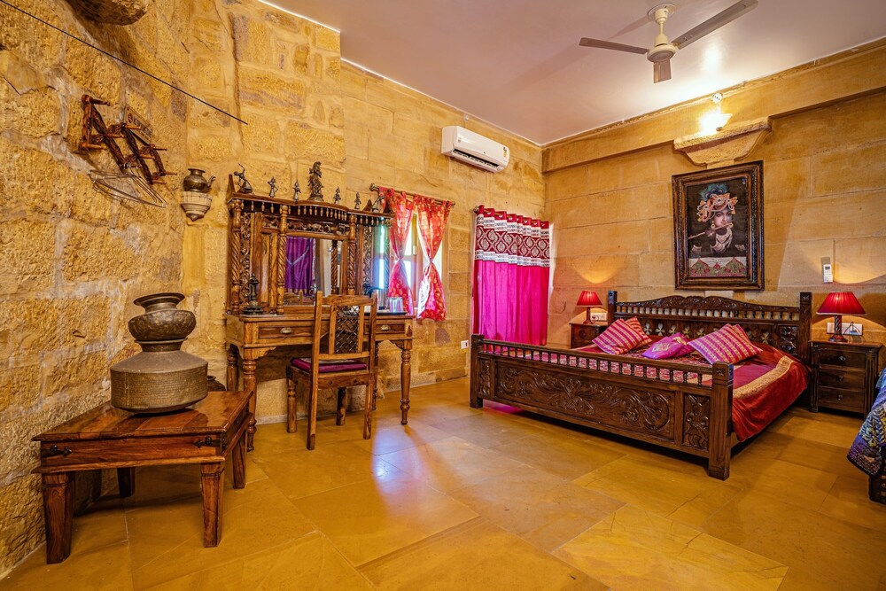 Garh Jaisal Haveli Hotel 25/37