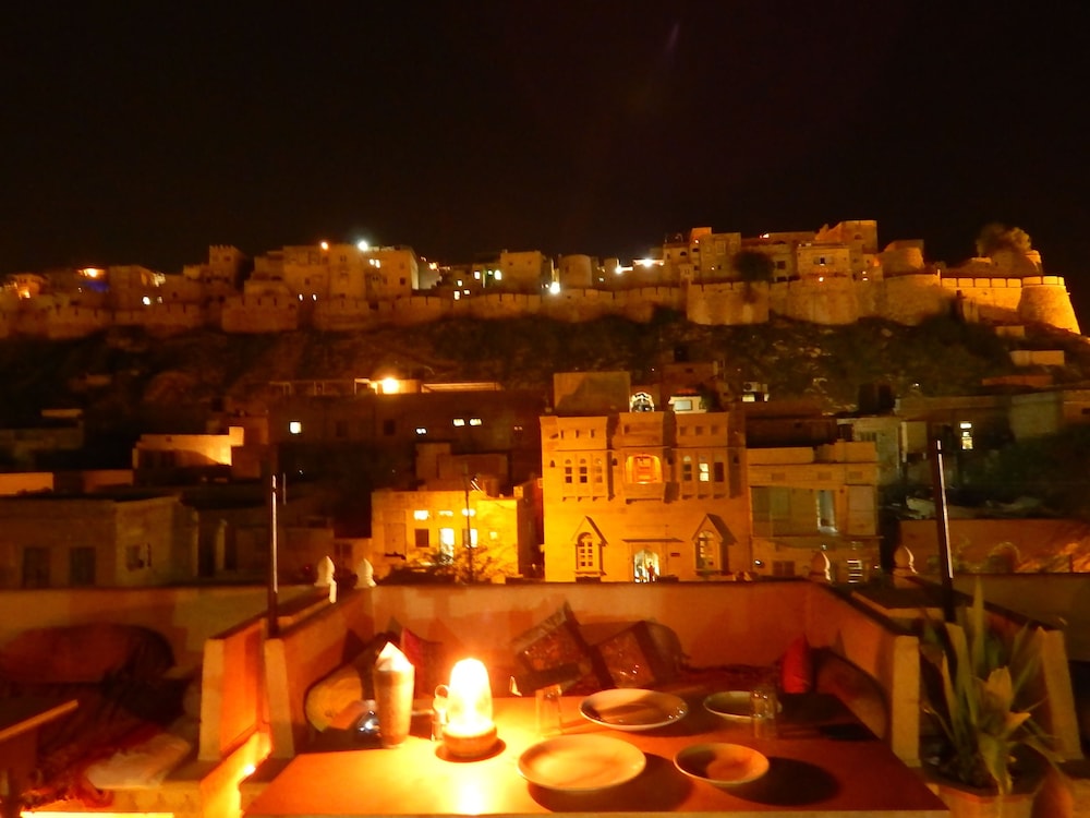 Hotel Shahi Palace 7/63