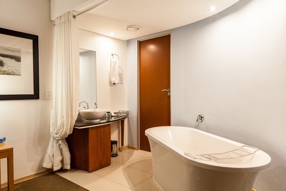 Cape Town City Accommodation the Island Club 21/69