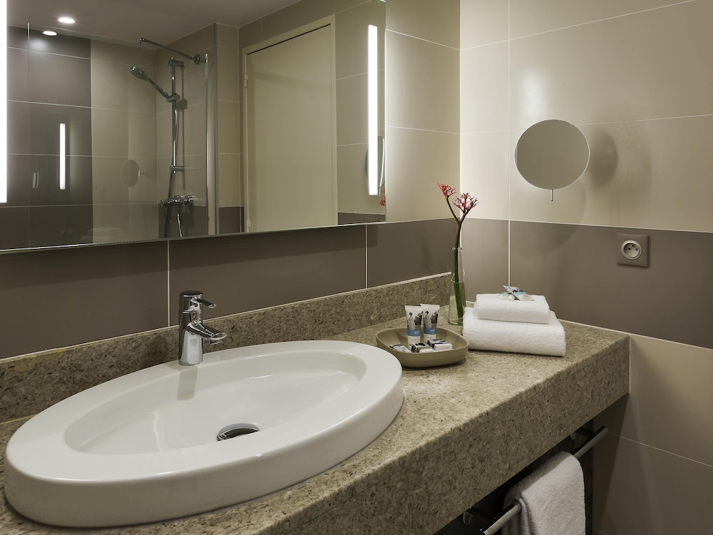 MERCURE PARIS ORLY RUNGIS 70/71