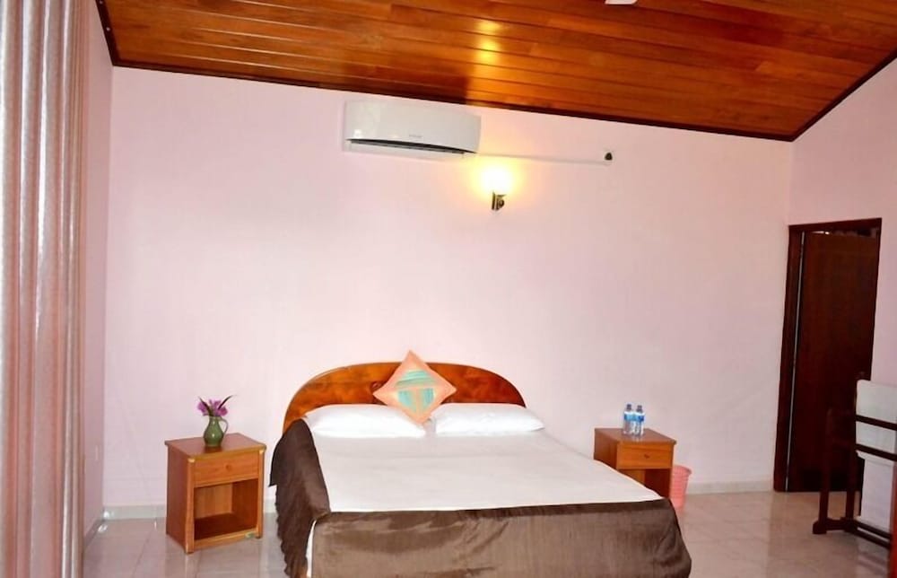 Sugandi Inn 14/40