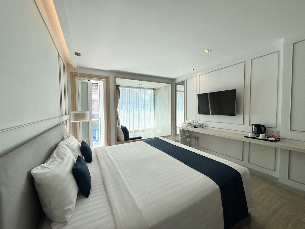 The Bloc Hotel 18/65