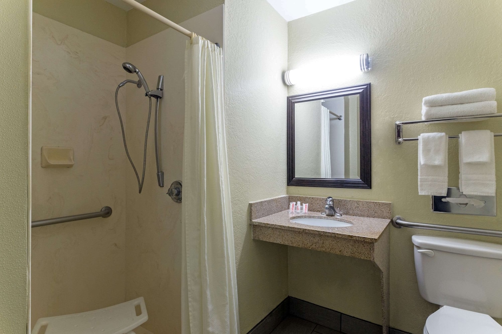 Super 8 by Wyndham Brunswick/St Simons Island Area 14/26