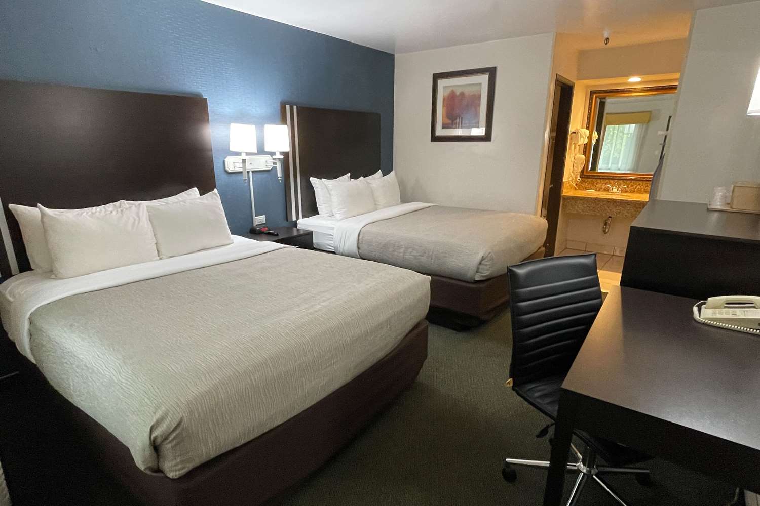 ROOM, 2 DOUBLE BEDS
