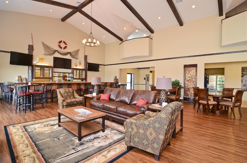 Best Western Plus Emory At Lake Fork Inn And Suites 28/42