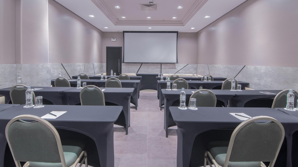 Hotel Deville Prime Porto Alegre 37/50