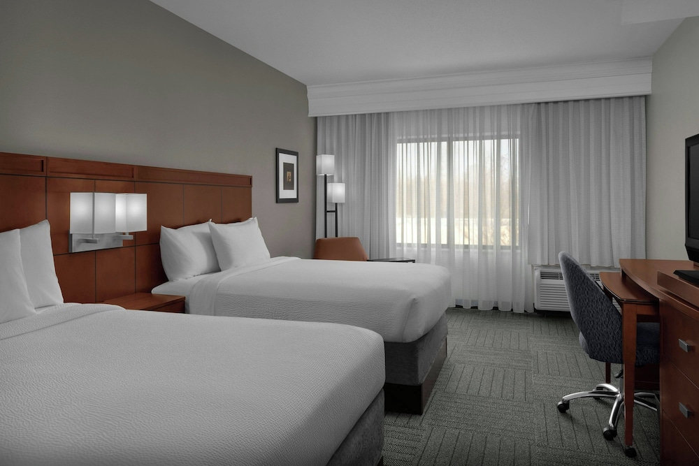 غرفة بسريرين كوين، Courtyard Greensboro Airport 2/10