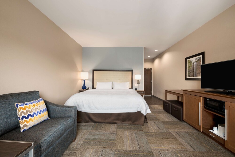 Hampton Inn & Suites Lavonia 13/38