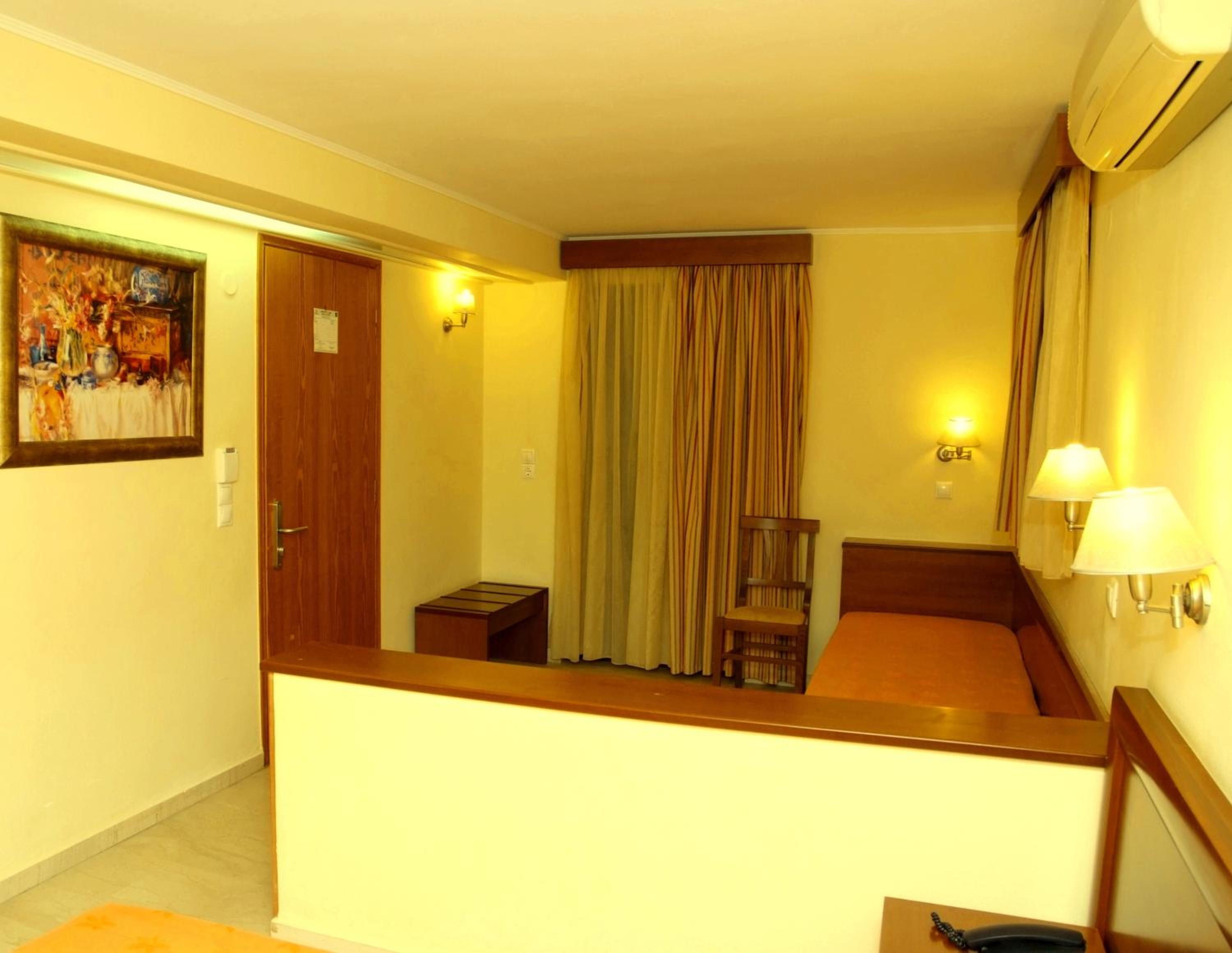 Elysee Hotel 5/48