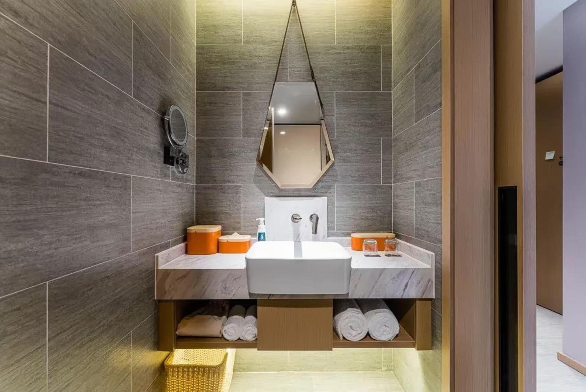 Hangzhou West Lake Science and Technology Park Atour Hotel 55/56