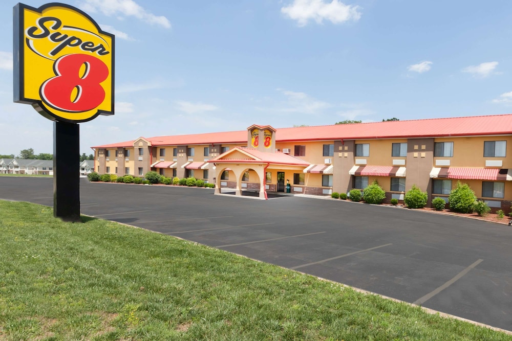 Super 8 By Wyndham Bowling Green South 18/28