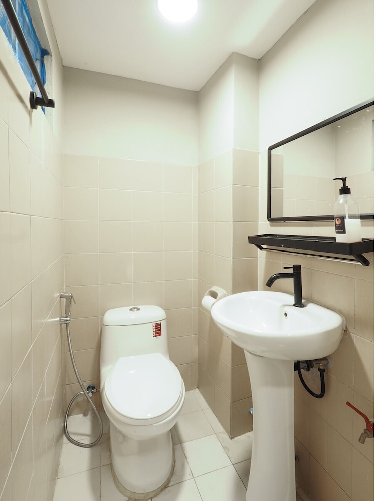 RQ Bangkok Huai Khwang by Collection O 60/61