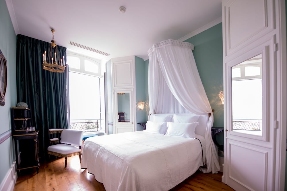 Classic, King Bed