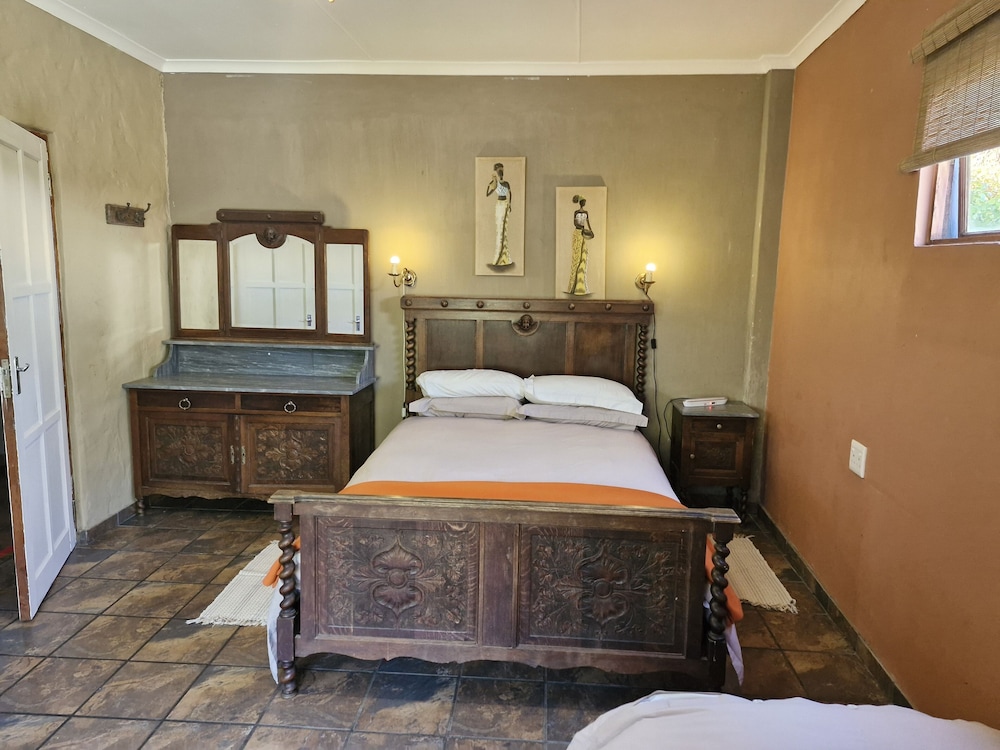 Ibis Place Guest House 50/50