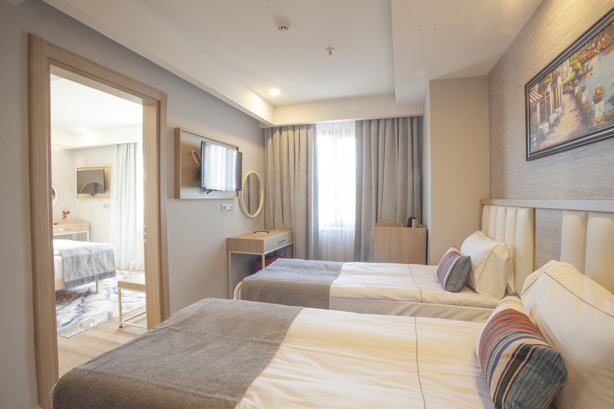 2 BEDROOMS, DELUXE, QUADRUPLE, CITY VIEW