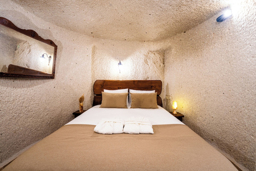 Honeymoon, Suite, Queen Bed, Valley View, Sofa, Terrace