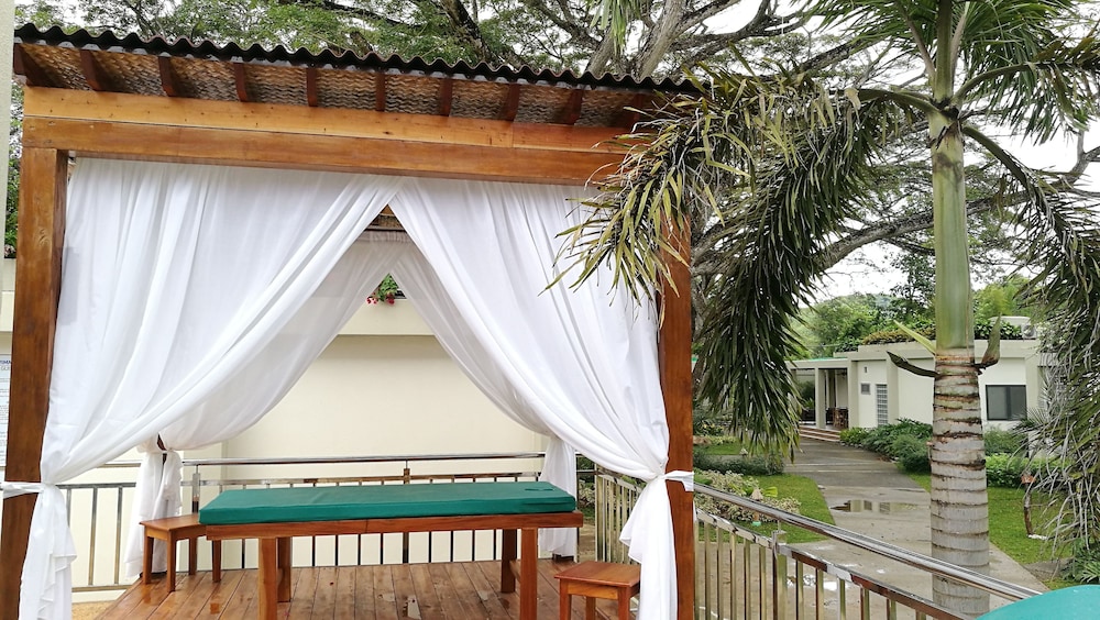 Munting Paraiso 2/66