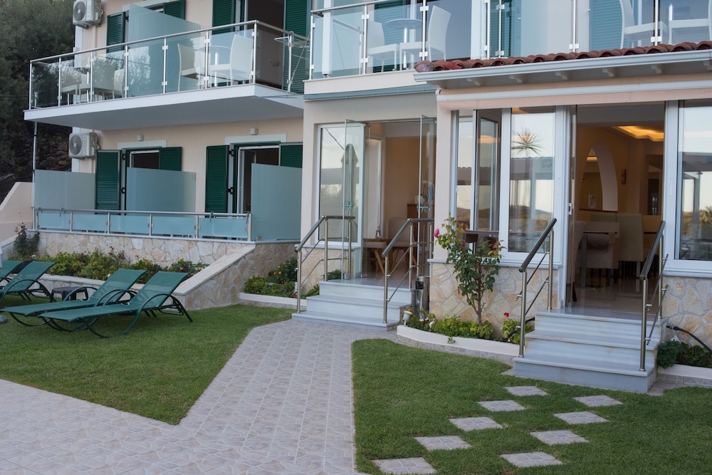 Oasis Hotel 6/50