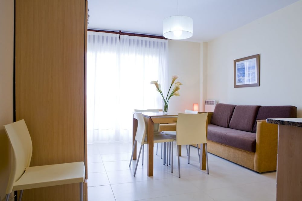 APARTAMENTOS LOS ARCES 36/65