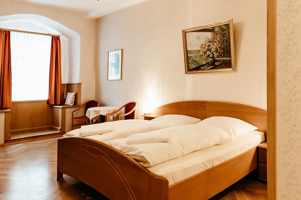 Hotel Gasthof Goldener Greifen 12/50
