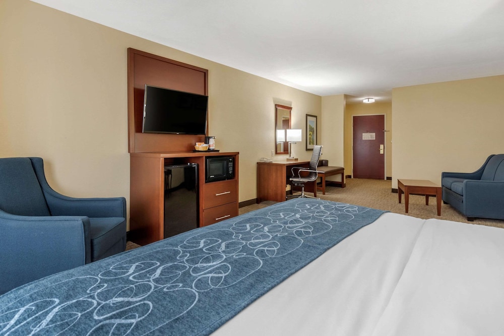 SUITE, KING BED, ACCESSIBLE