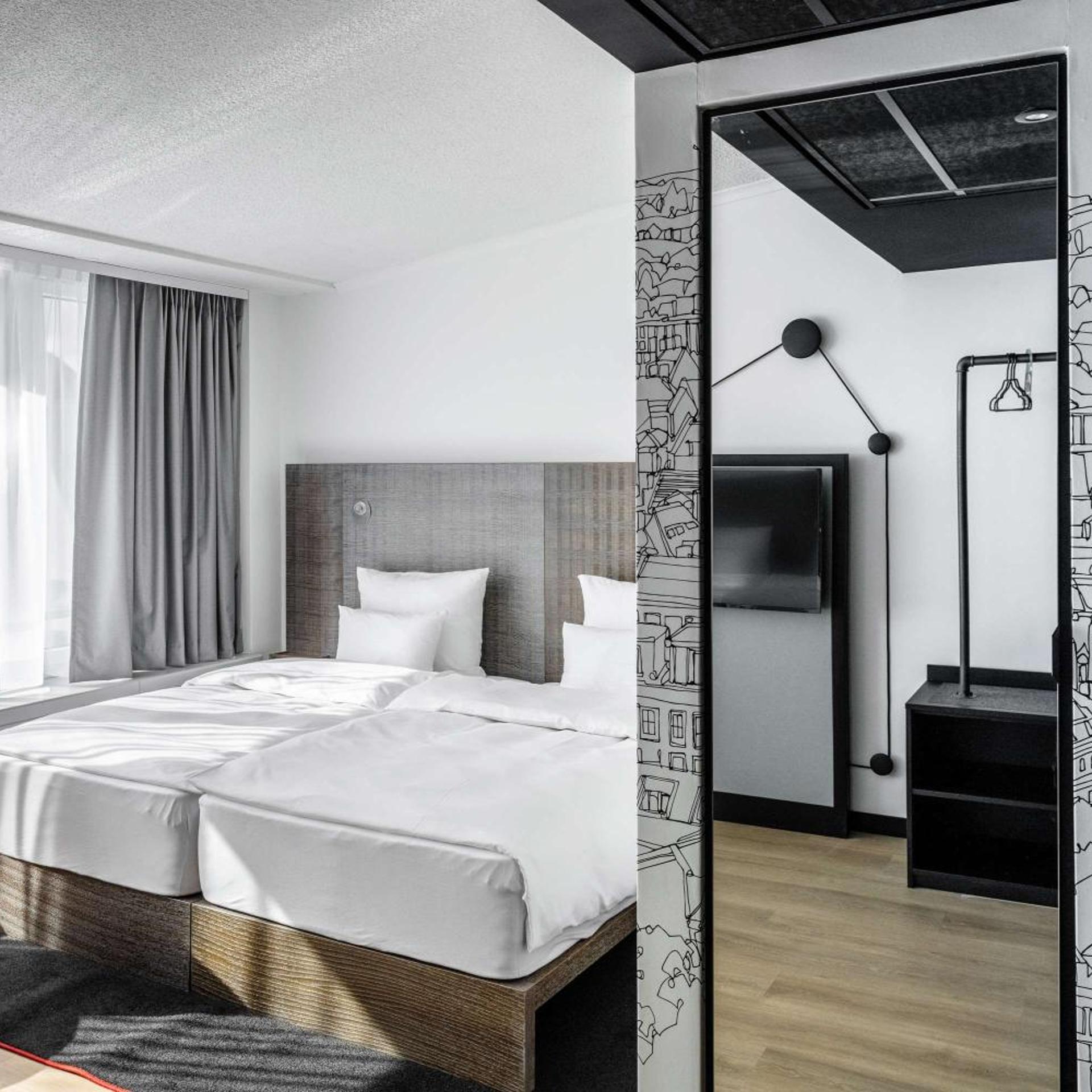 Penta, Standard, King Bed
