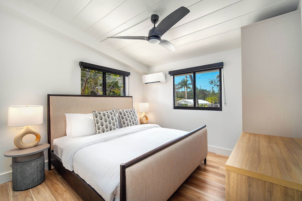 Pines Palms Resort 28/73