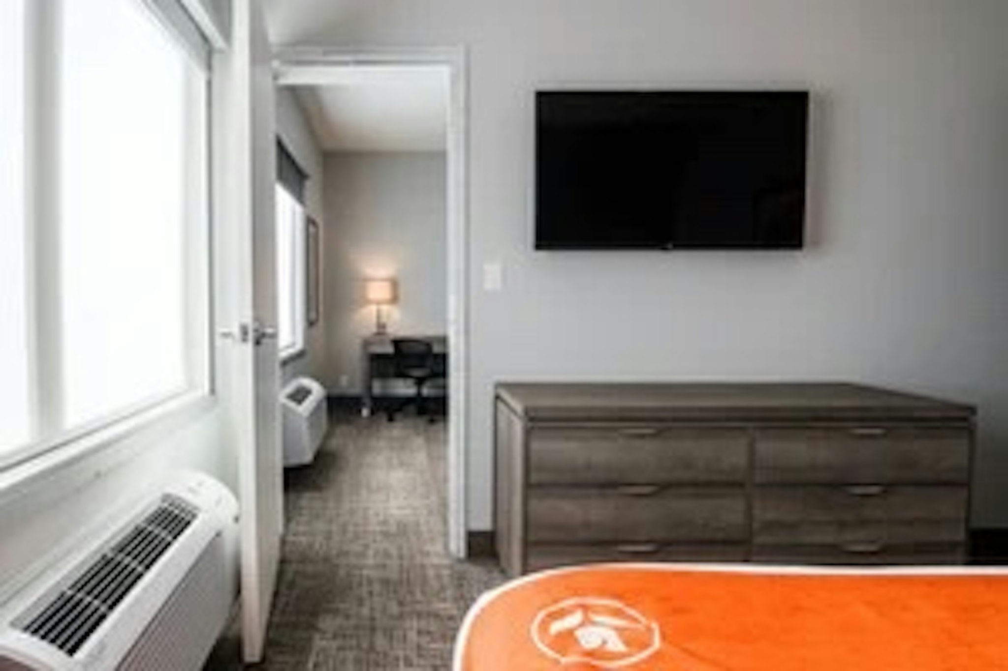Amsterdam Inn & Suites, an Ascend Collection Hotel 6/52