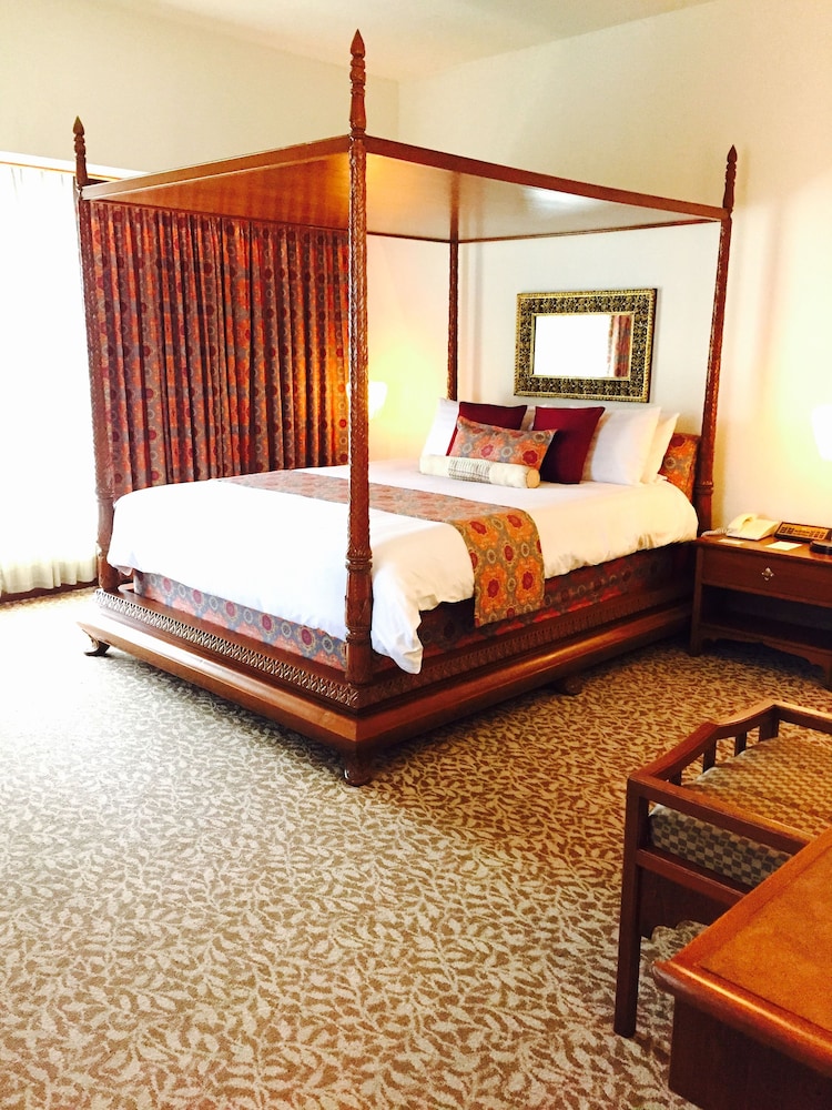 Indra Regent Hotel 34/82