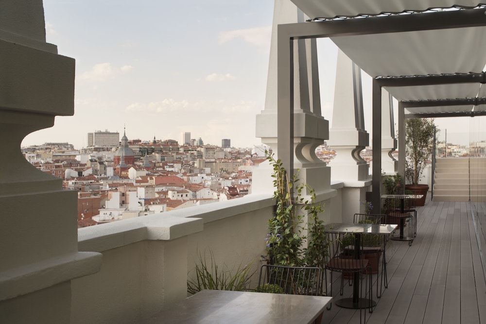 Dear Hotel Madrid 54/69