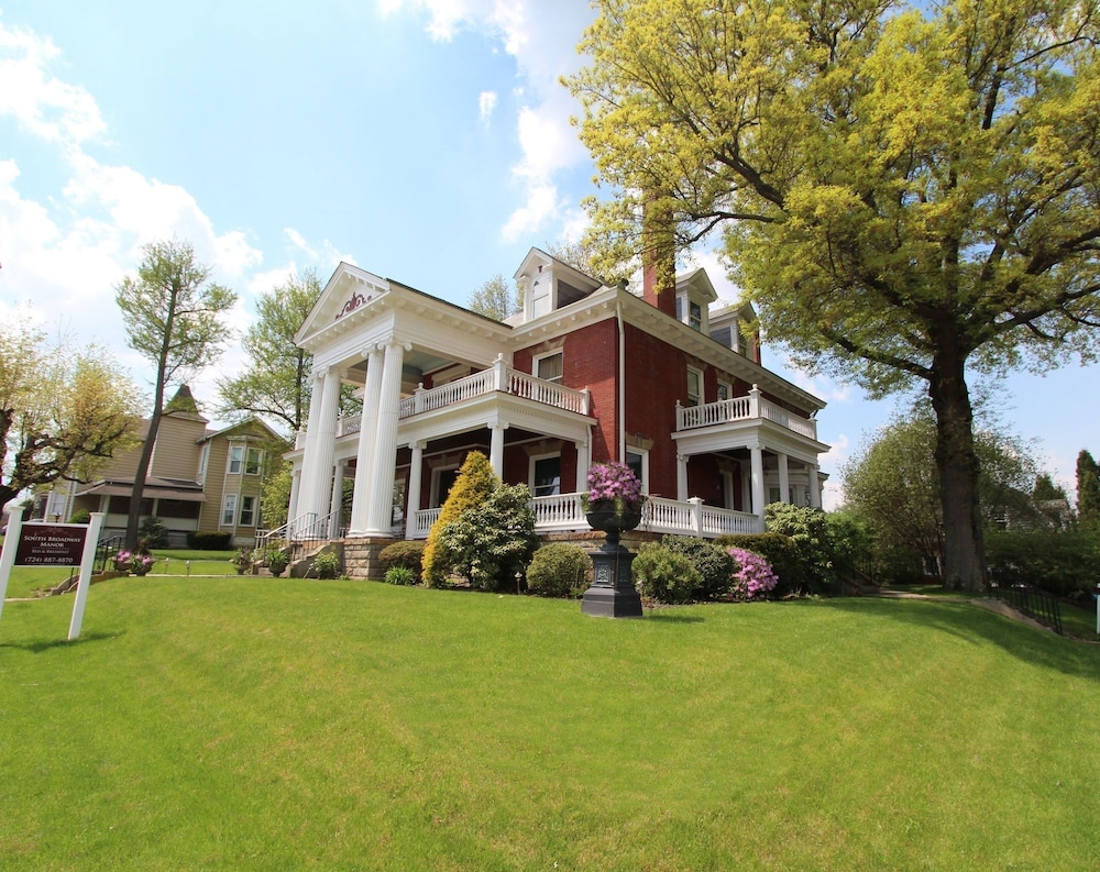 South Broadway Manor Bed and Breakfast 68/72