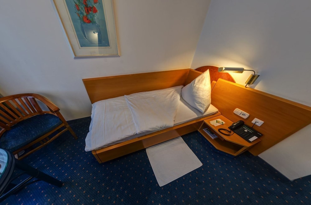 UNGER HOTEL 41/61