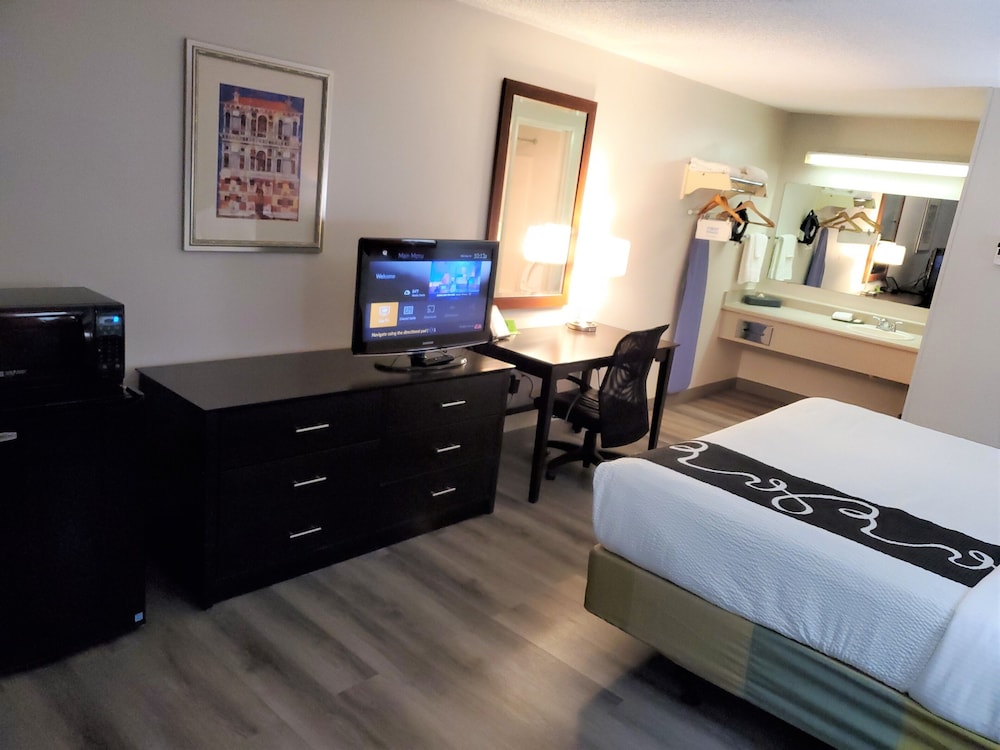 La Quinta Inn by Wyndham Tampa Near Busch Gardens 30/66