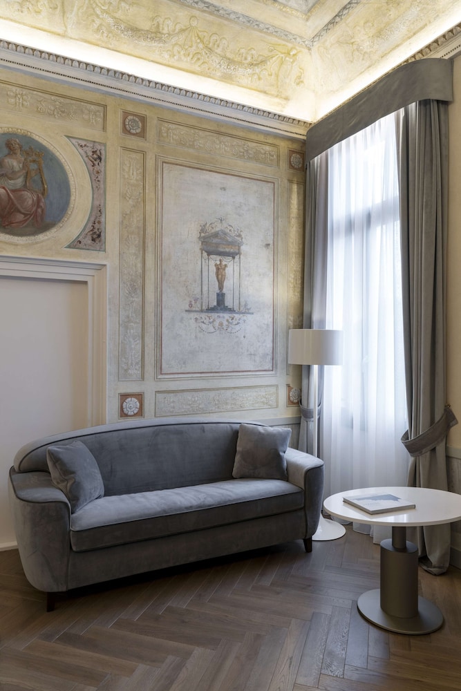 Radisson Collection Hotel, Palazzo Nani Venice 49/77