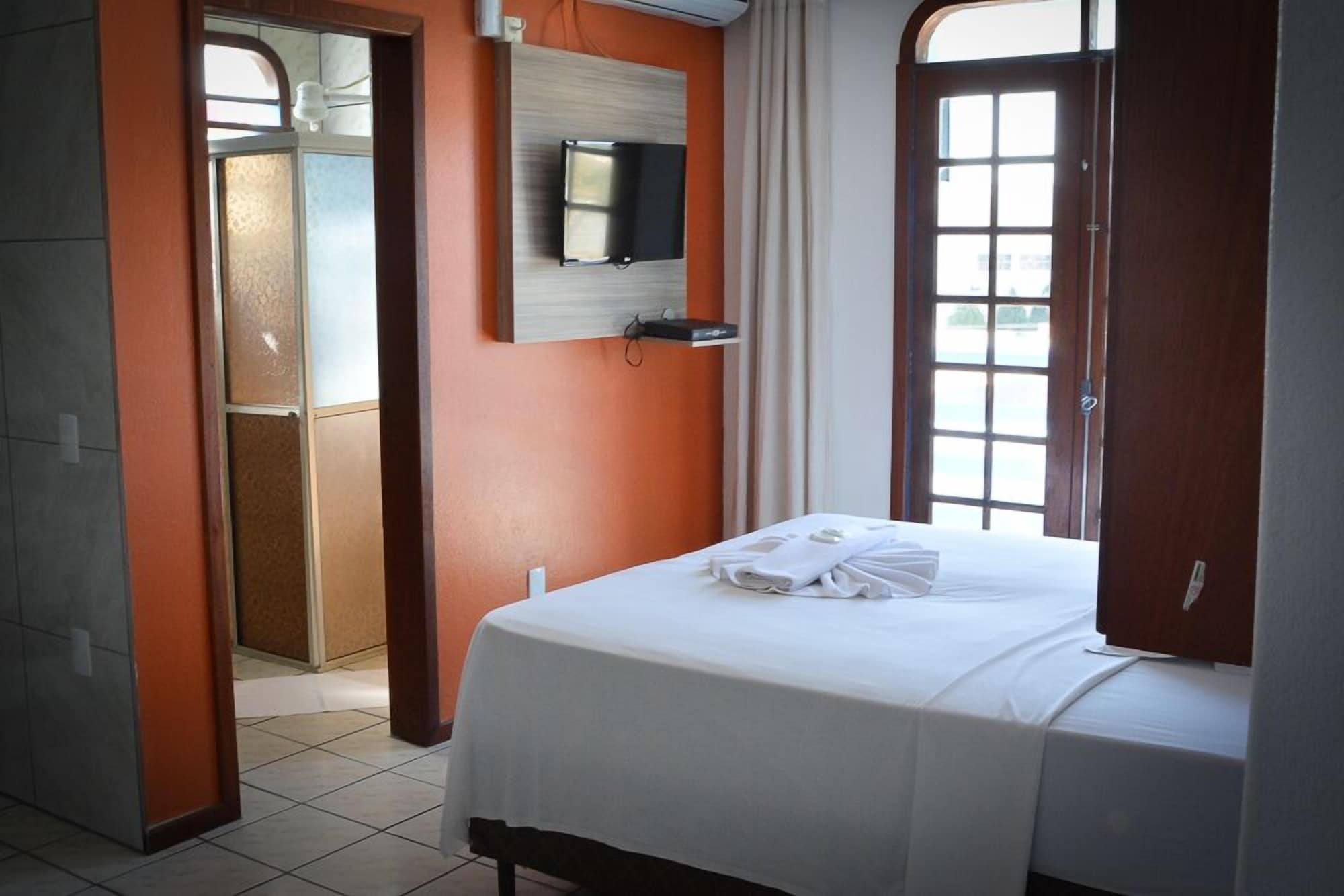 ROOM, DOUBLE BED