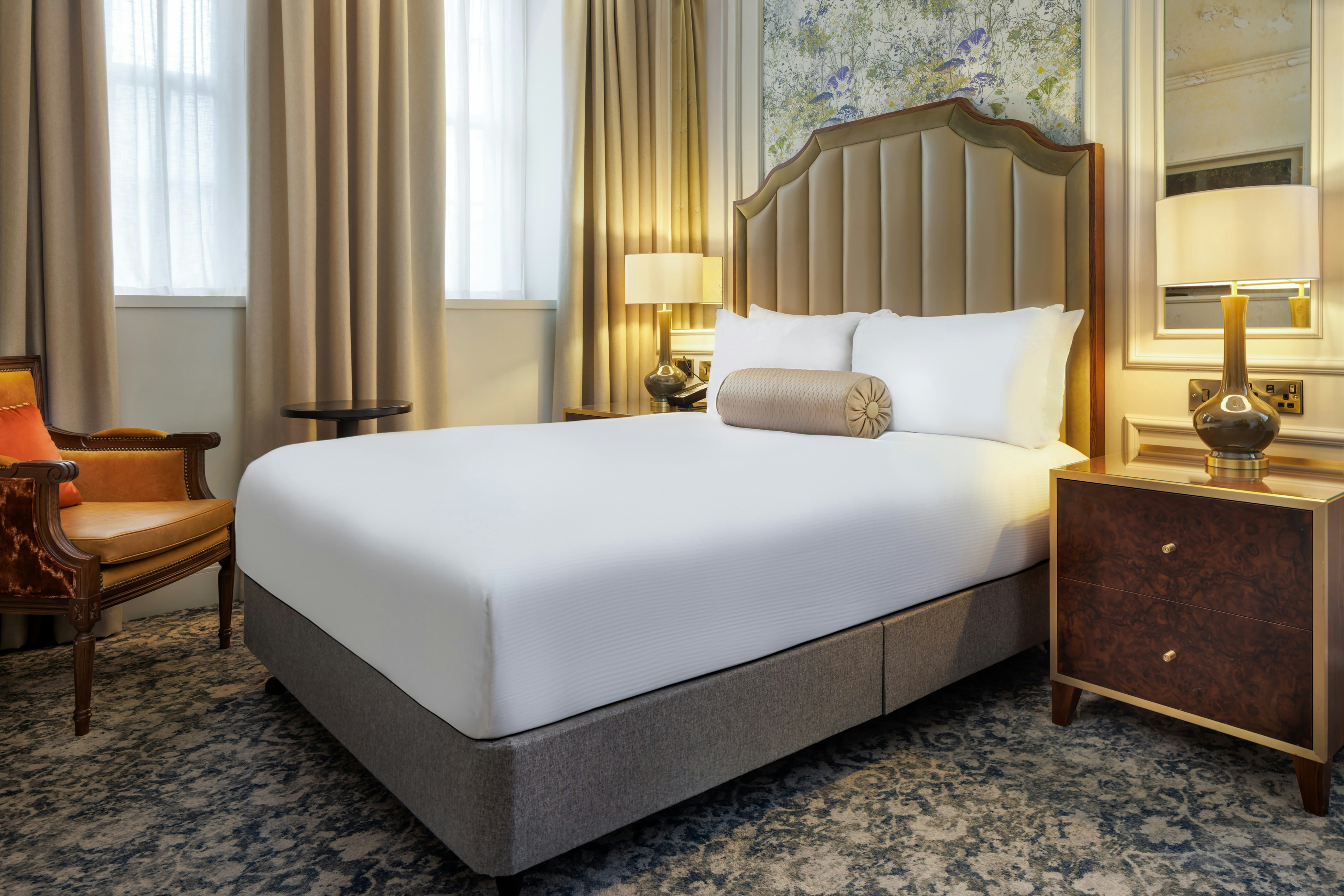 DELUXE, QUEEN BED