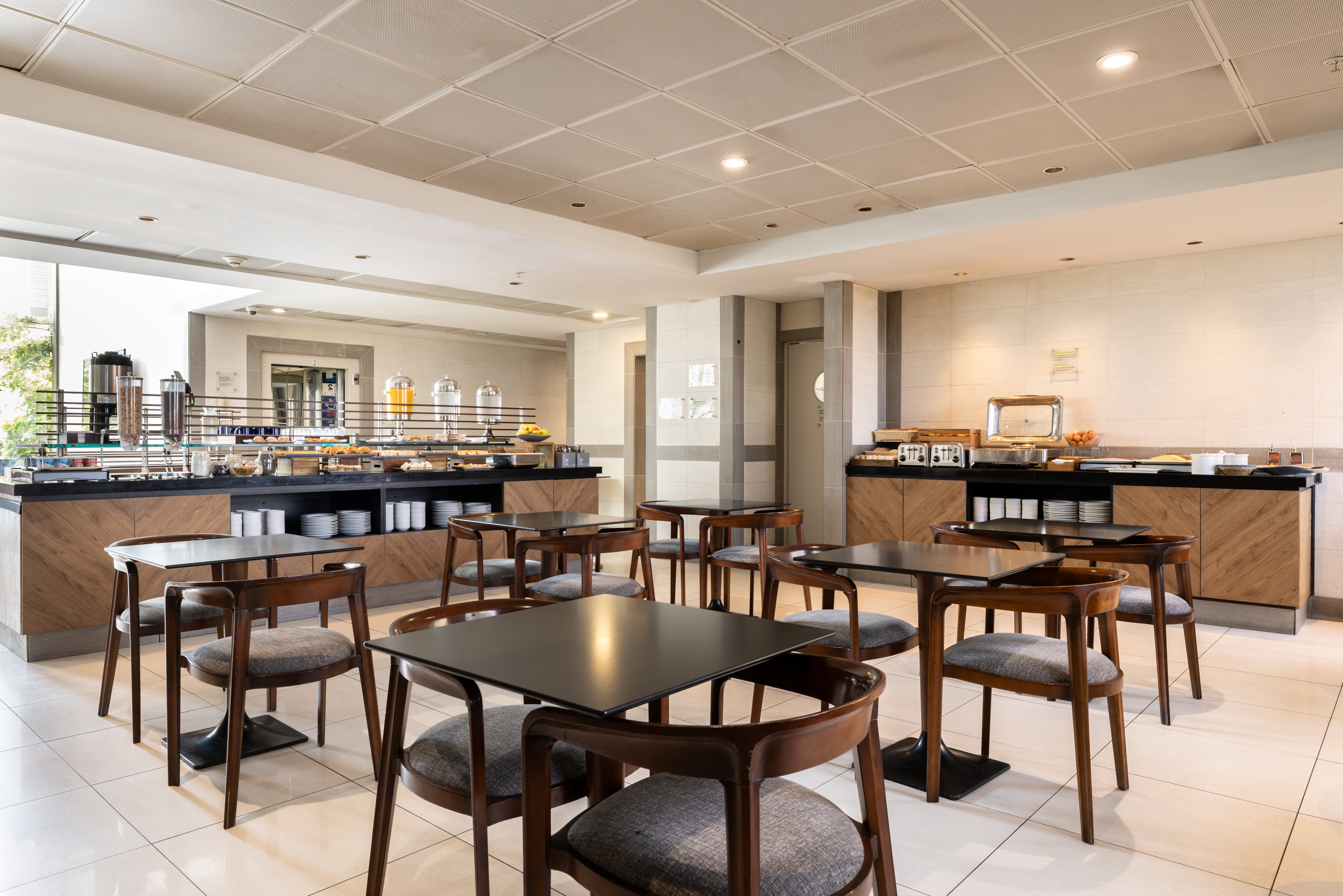 HOLIDAY INN EXPRESS IQUIQUE 47/74