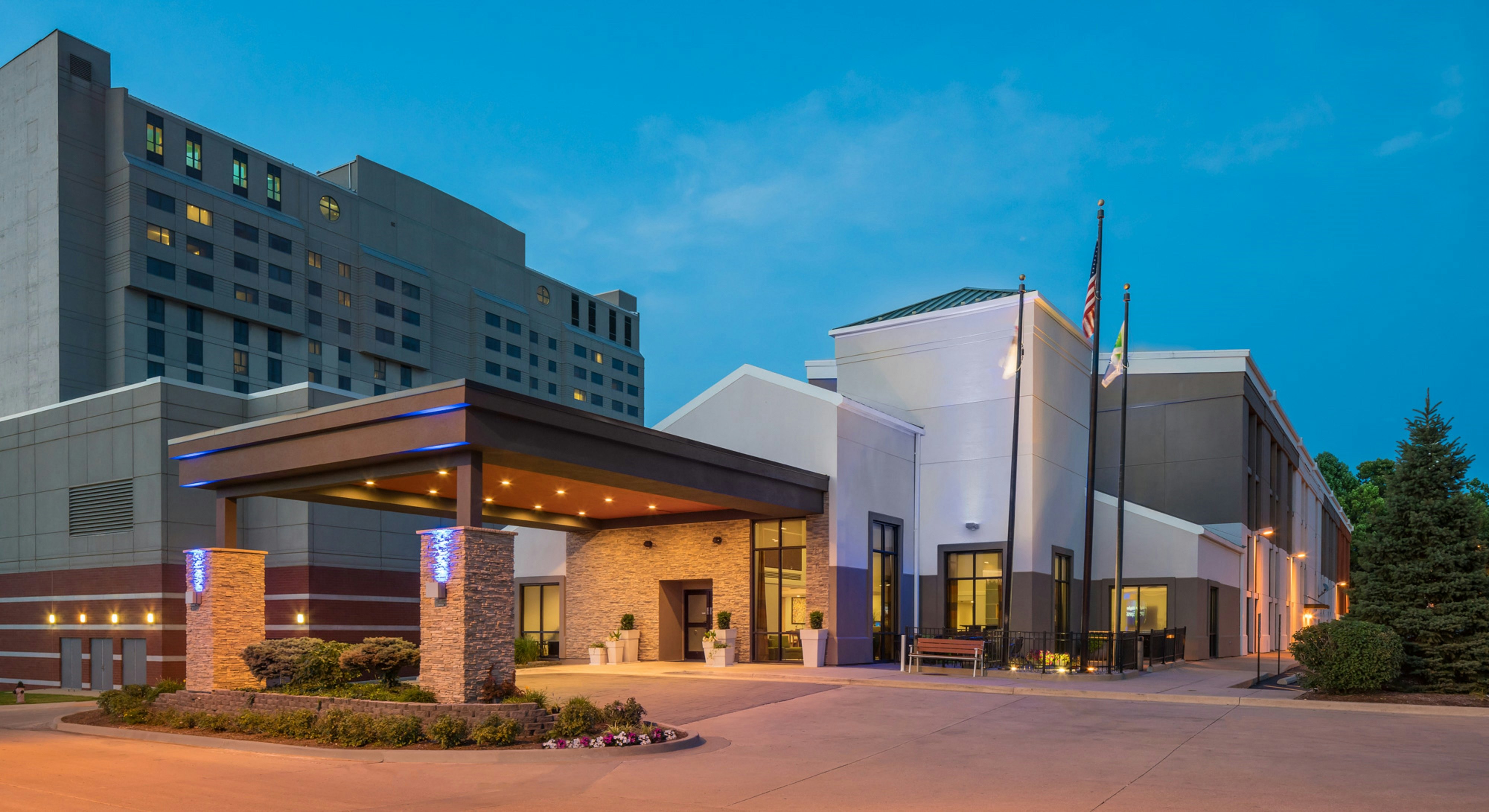 Holiday Inn Express And Suites Springfield main