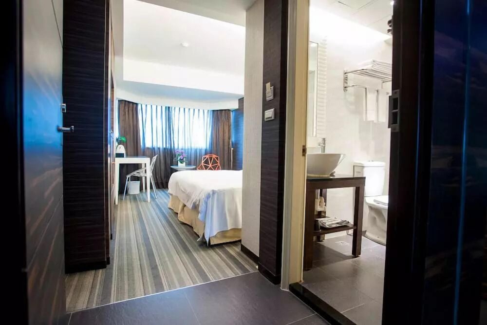See S Revert Hotel 22/53