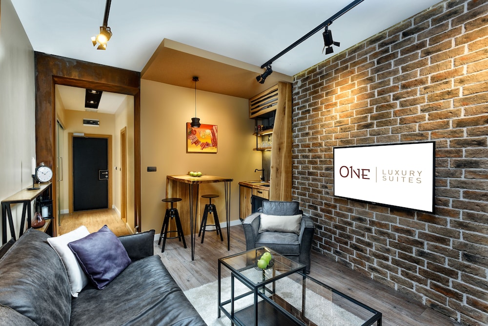 One Luxury Suites 51/72
