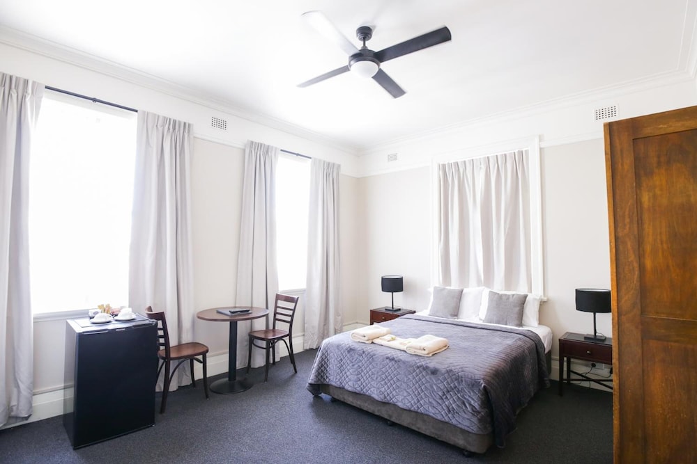 HOTEL GOSFORD 6/64