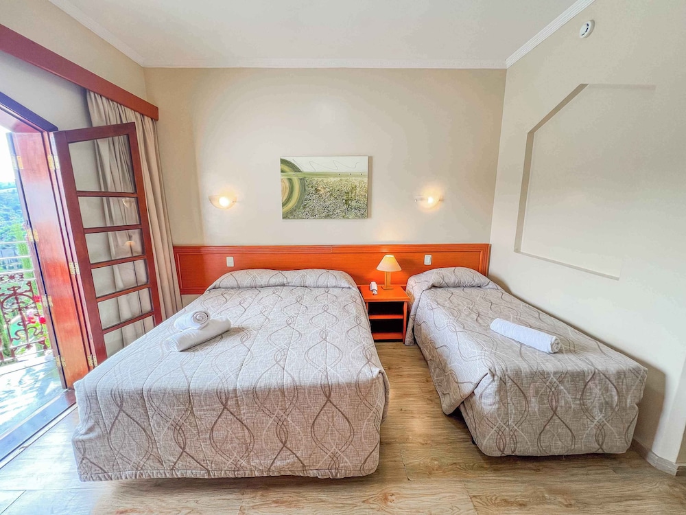 DELUXE, DOUBLE BED