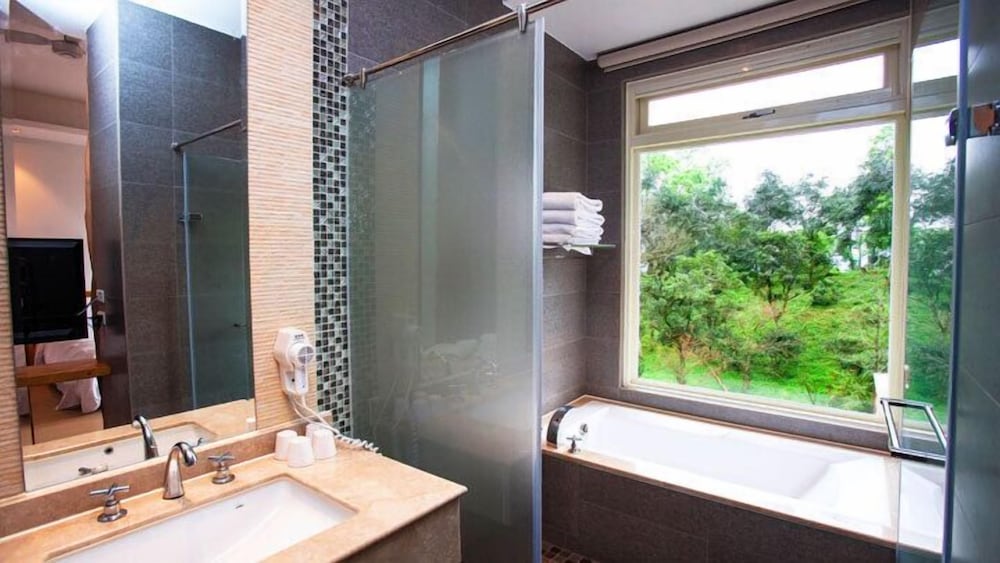 Shangrila Leisure Farm 50/50
