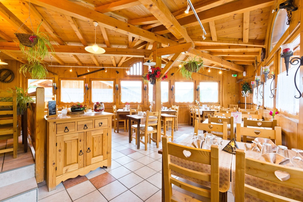 restaurant cafeteria